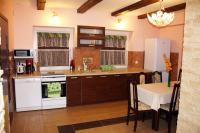 Mazurski Raj - Komfortowa Turystyka; dom i apartamenty 110m2 na 12-24 osb bezp nad jeziorem, Mazury