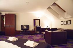 Hotel Era* * *