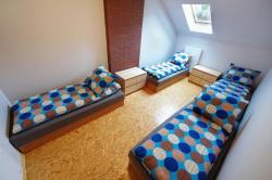 Hostel, Kwatery Pracownicze