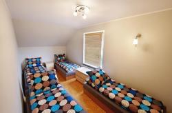 Hostel, Kwatery Pracownicze
