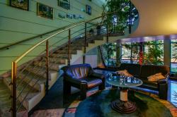 Green Hotel