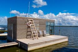 HT Houseboats