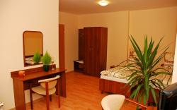 Hotel 105
