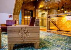 Gold Hotel