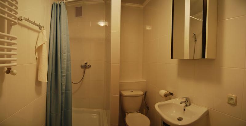 Jonny’s Apartments