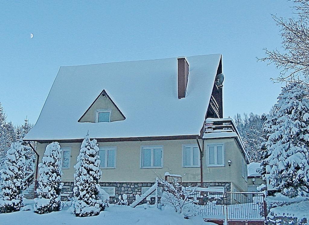 Apartamenty, plac zabaw siownia plenerowa nad jeziorem - Kszuby.