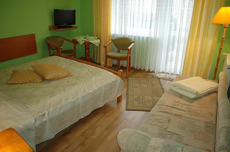 Pokoje Gocinne Nad Stawem