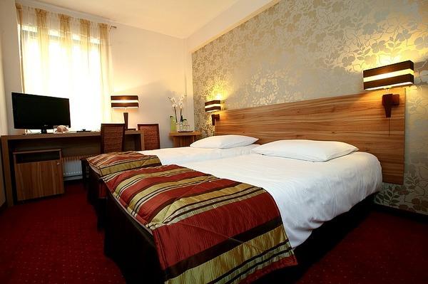 Hotel Duet