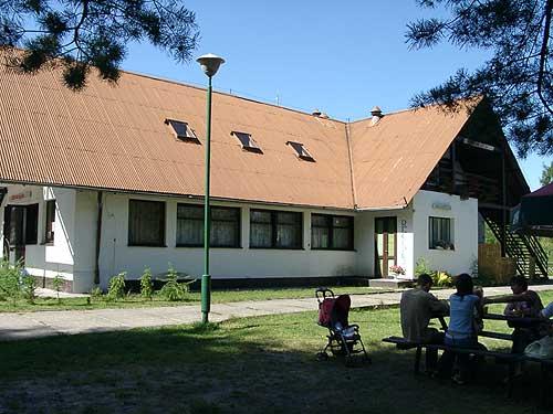 Lena przysta u Joli