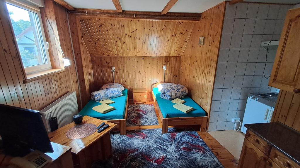 Mazurskie Uroczysko - nad samym jeziorem, noclegi ze  �niadaniem , ��dki, kajaki