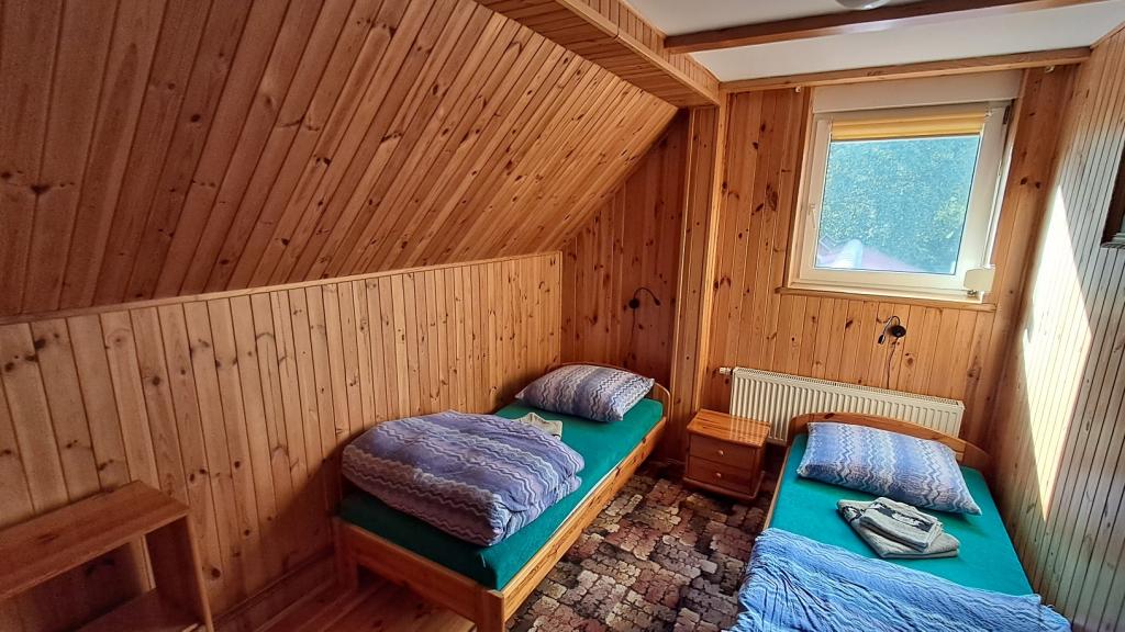 Mazurskie Uroczysko - nad samym jeziorem, noclegi ze  �niadaniem , ��dki, kajaki