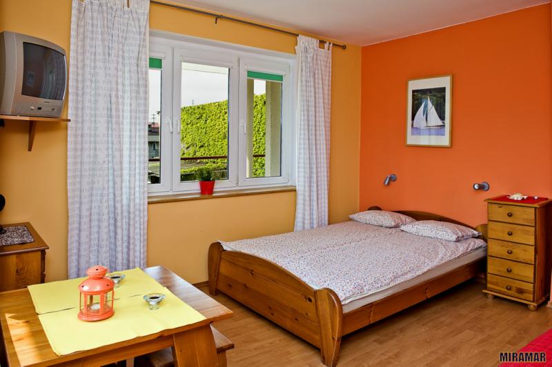Domki przyczepy Kempingowe i Pokoje Gocinne
