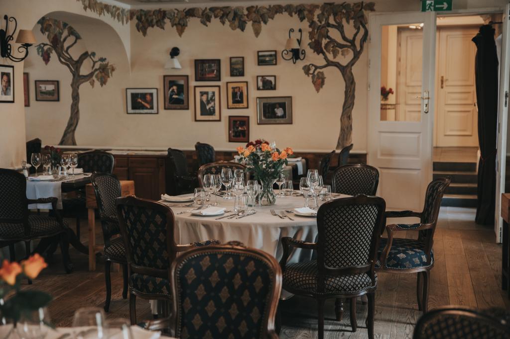 Dw�r Sierak�w k. Krakowa