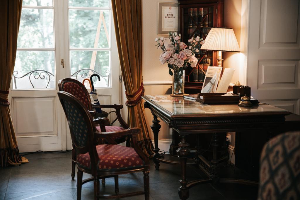 Dw�r Sierak�w k. Krakowa