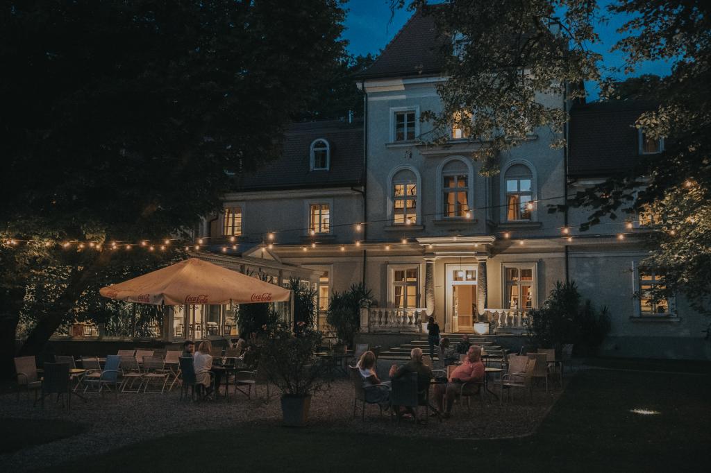 Dw�r Sierak�w k. Krakowa