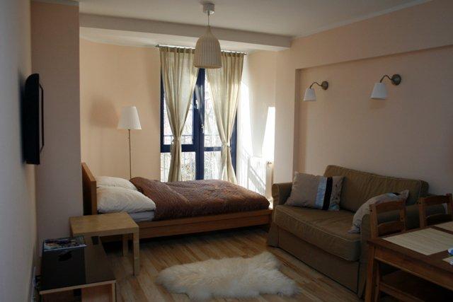 Apartament 77