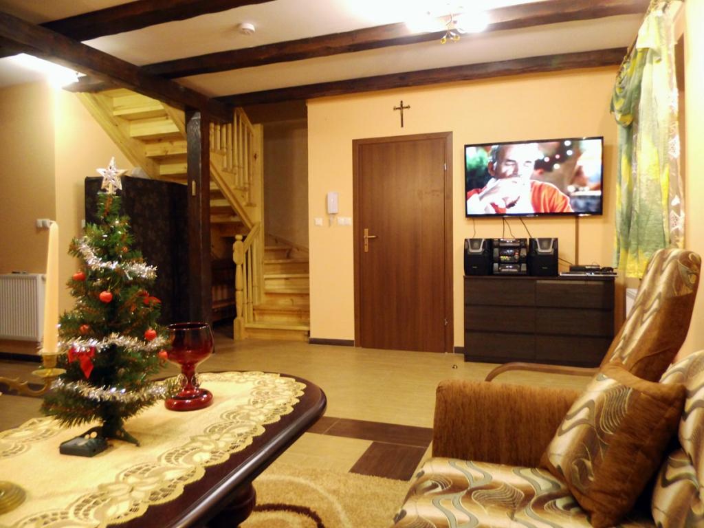 Mazurski Raj - Komfortowa Turystyka; dom i apartamenty 110m2 na 12-24 osb bezp nad jeziorem, Mazury