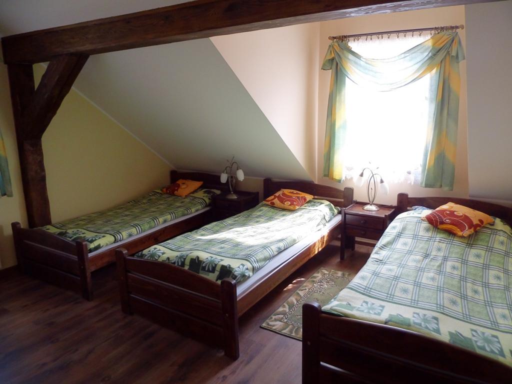 Mazurski Raj - Komfortowa Turystyka; dom i apartamenty 110m2 na 12-24 osb bezp nad jeziorem, Mazury
