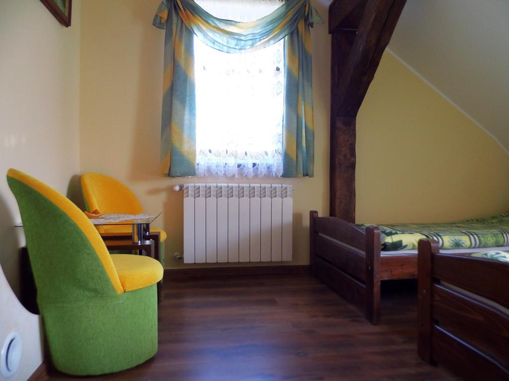 Mazurski Raj - Komfortowa Turystyka; dom i apartamenty 110m2 na 12-24 osb bezp nad jeziorem, Mazury