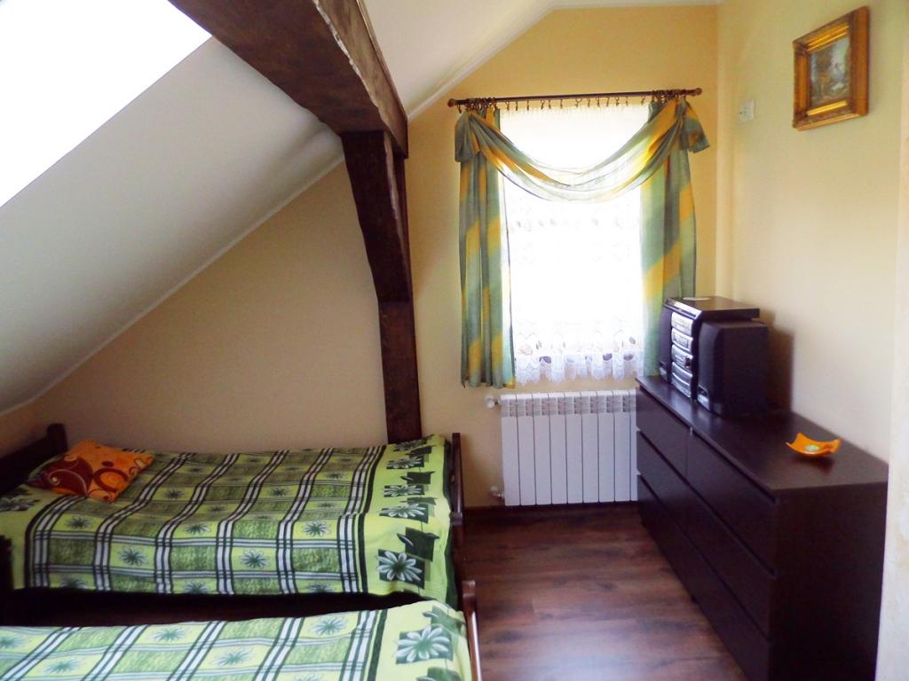 Mazurski Raj - Komfortowa Turystyka; dom i apartamenty 110m2 na 12-24 osb bezp nad jeziorem, Mazury