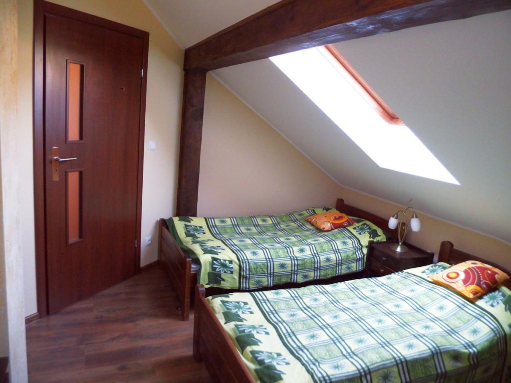 Mazurski Raj - Komfortowa Turystyka; dom i apartamenty 110m2 na 12-24 osb bezp nad jeziorem, Mazury