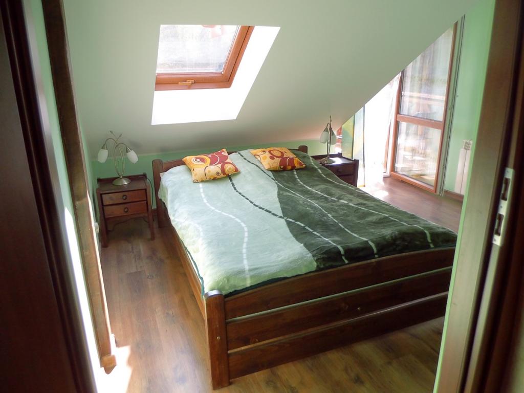 Mazurski Raj - Komfortowa Turystyka; dom i apartamenty 110m2 na 12-24 osb bezp nad jeziorem, Mazury