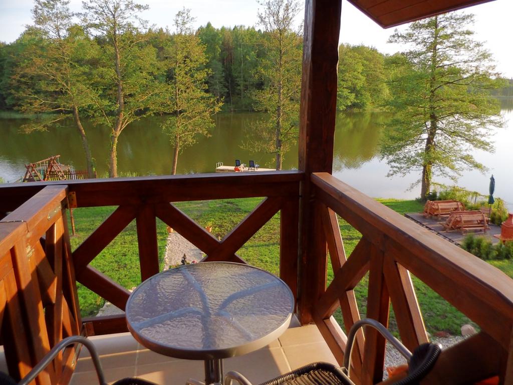 Mazurski Raj - Komfortowa Turystyka; dom i apartamenty 110m2 na 12-24 osb bezp nad jeziorem, Mazury