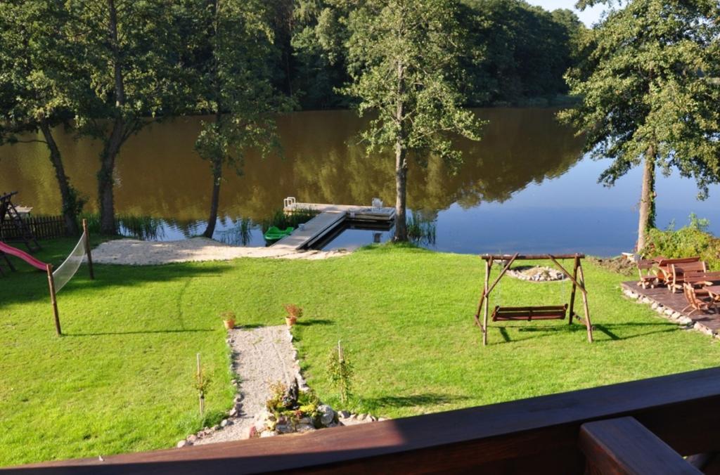 Mazurski Raj - Komfortowa Turystyka; dom i apartamenty 110m2 na 12-24 osb bezp nad jeziorem, Mazury