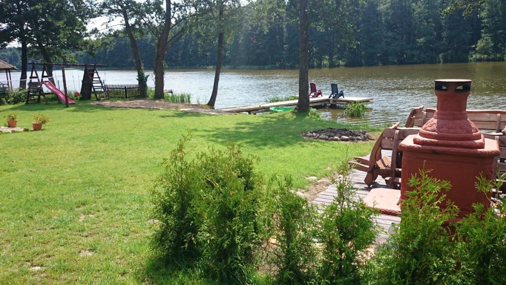 Mazurski Raj - Komfortowa Turystyka; dom i apartamenty 110m2 na 12-24 osb bezp nad jeziorem, Mazury
