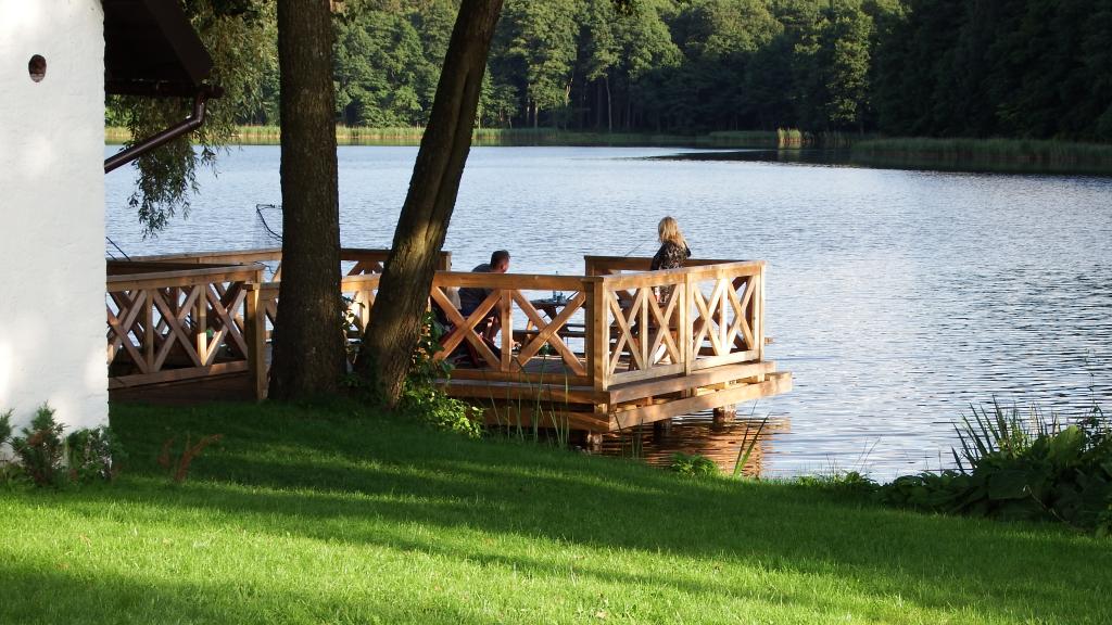 Mazurski Raj - Komfortowa Turystyka; dom i apartamenty 110m2 na 12-24 osb bezp nad jeziorem, Mazury