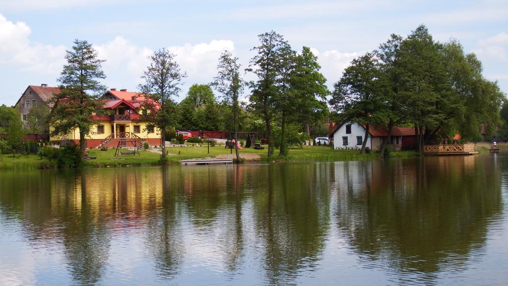 Mazurski Raj - Komfortowa Turystyka; dom i apartamenty 110m2 na 12-24 osb bezp nad jeziorem, Mazury