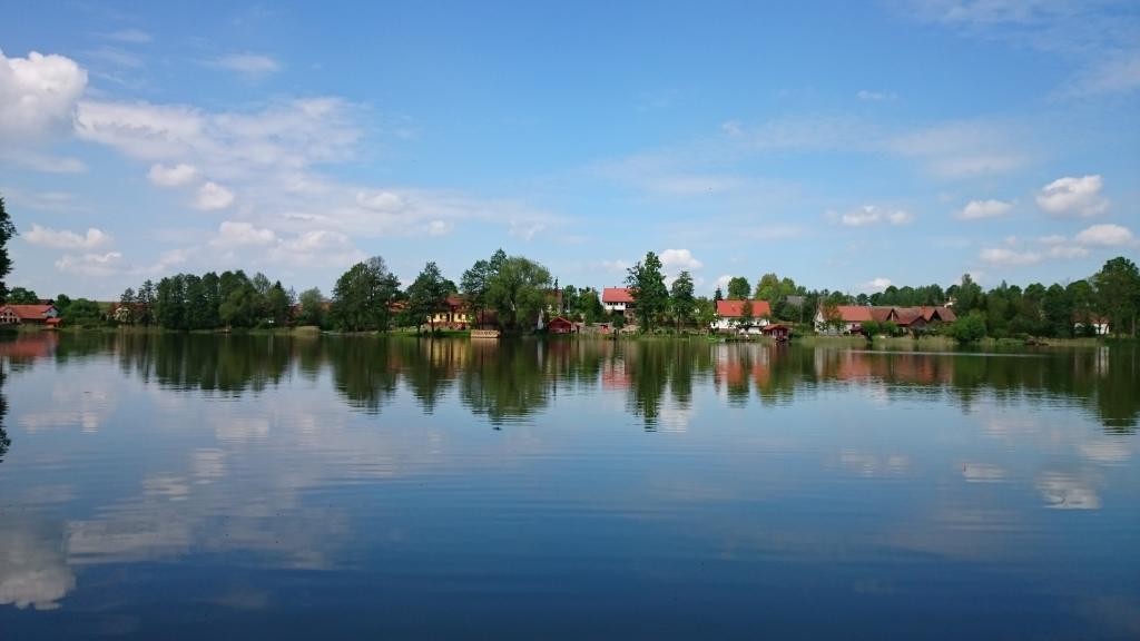 Mazurski Raj - Komfortowa Turystyka; dom i apartamenty 110m2 na 12-24 osb bezp nad jeziorem, Mazury