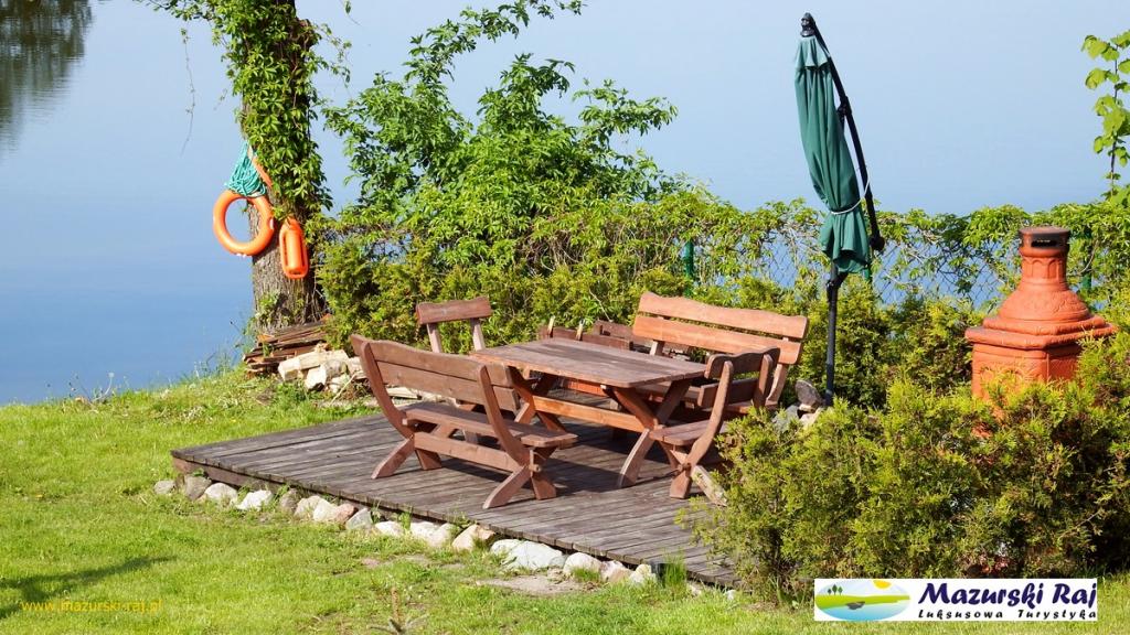 Mazurski Raj - Komfortowa Turystyka; dom i apartamenty 110m2 na 12-24 osb bezp nad jeziorem, Mazury