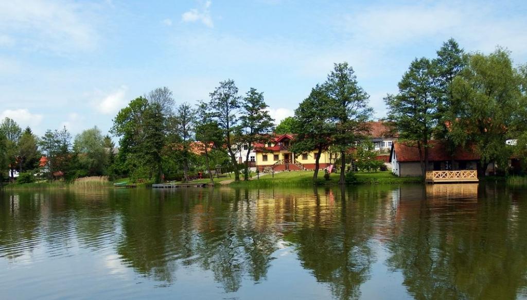 Mazurski Raj - Komfortowa Turystyka; dom i apartamenty 110m2 na 12-24 osb bezp nad jeziorem, Mazury