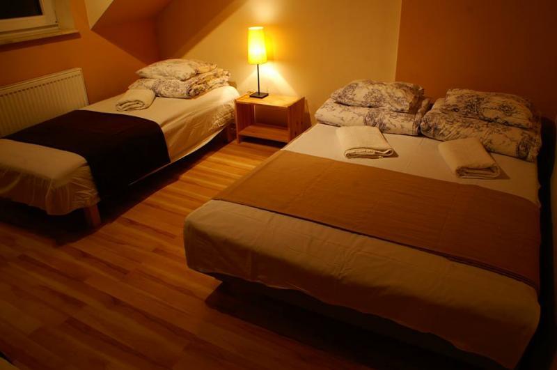Hostel 999