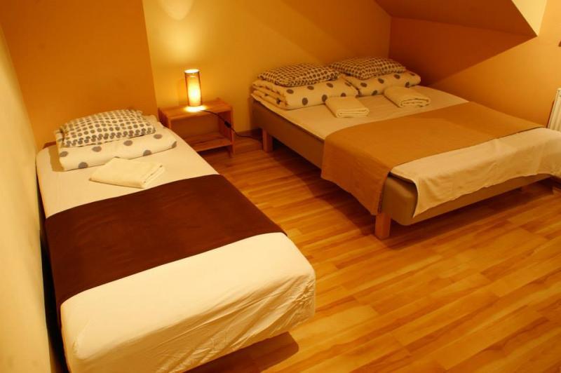 Hostel 999