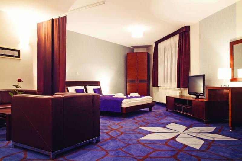 Hotel Era* * *