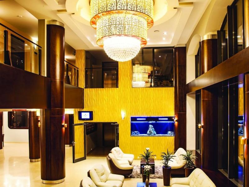 Hotel Era* * *