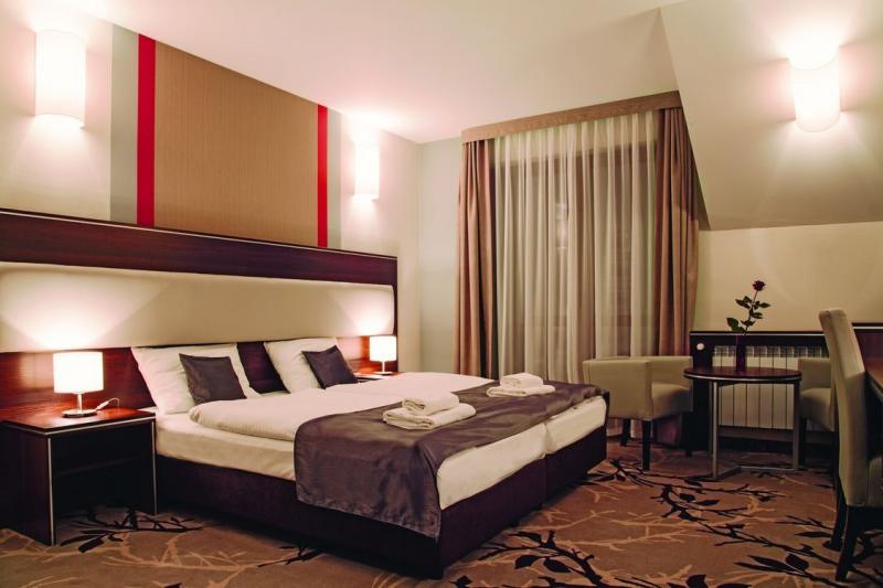 Hotel Era* * *