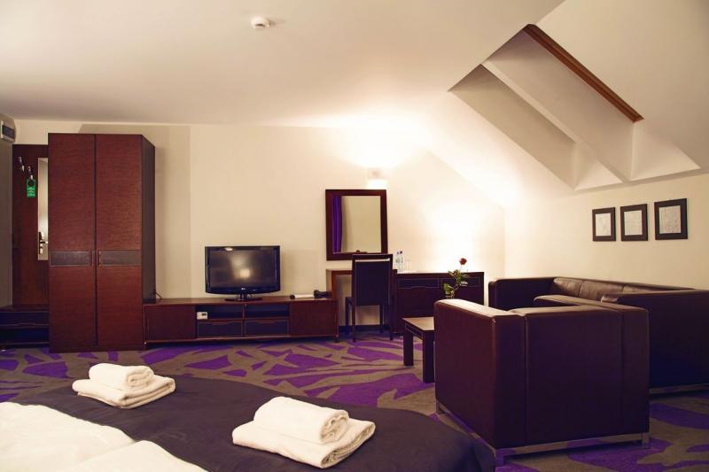 Hotel Era* * *