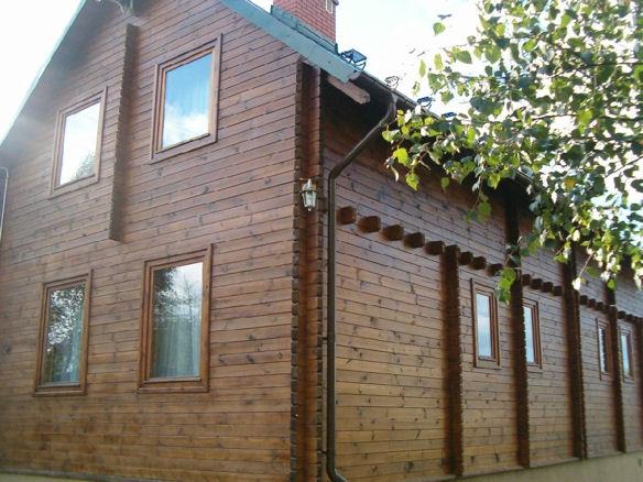 Dwa wygodne domy drewniane