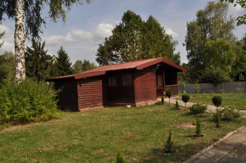 Mazury, Kretowiny domek  z pla i przystani nad jeziorem Narie