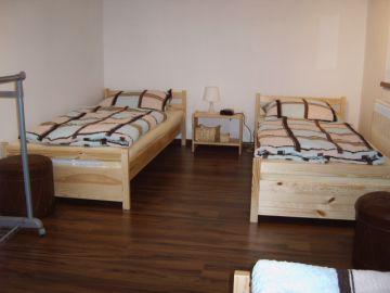 Domek caoroczny nad jeziorem