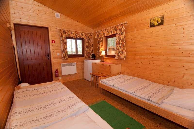 Domki nad jeziorem na Kaszubach