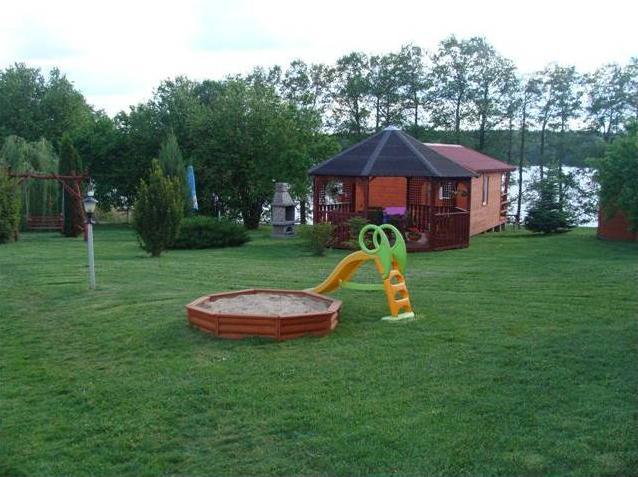 Domki nad jeziorem Mikoajskim