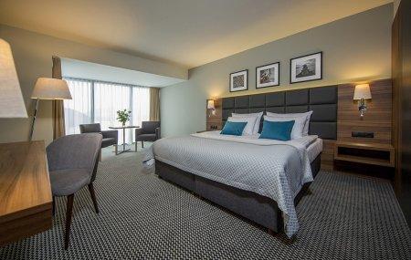 Hotel Heron Live