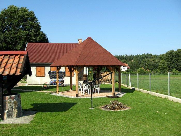 Domek w Pieczarkach opodal jeziora