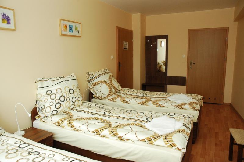 Hotel 105