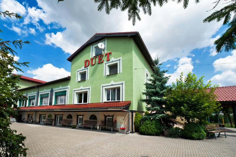 Duet pokoje i restauracja