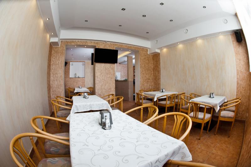 Duet pokoje i restauracja